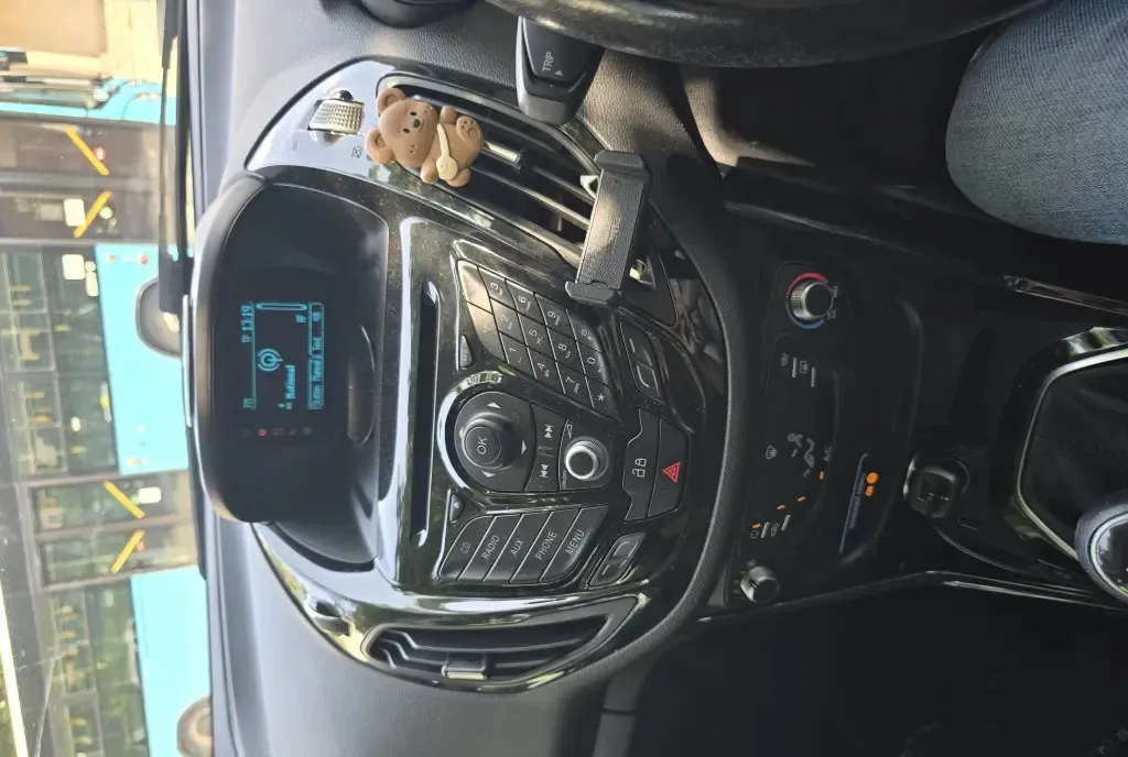 Se vinde autoturismul 2 000 eur