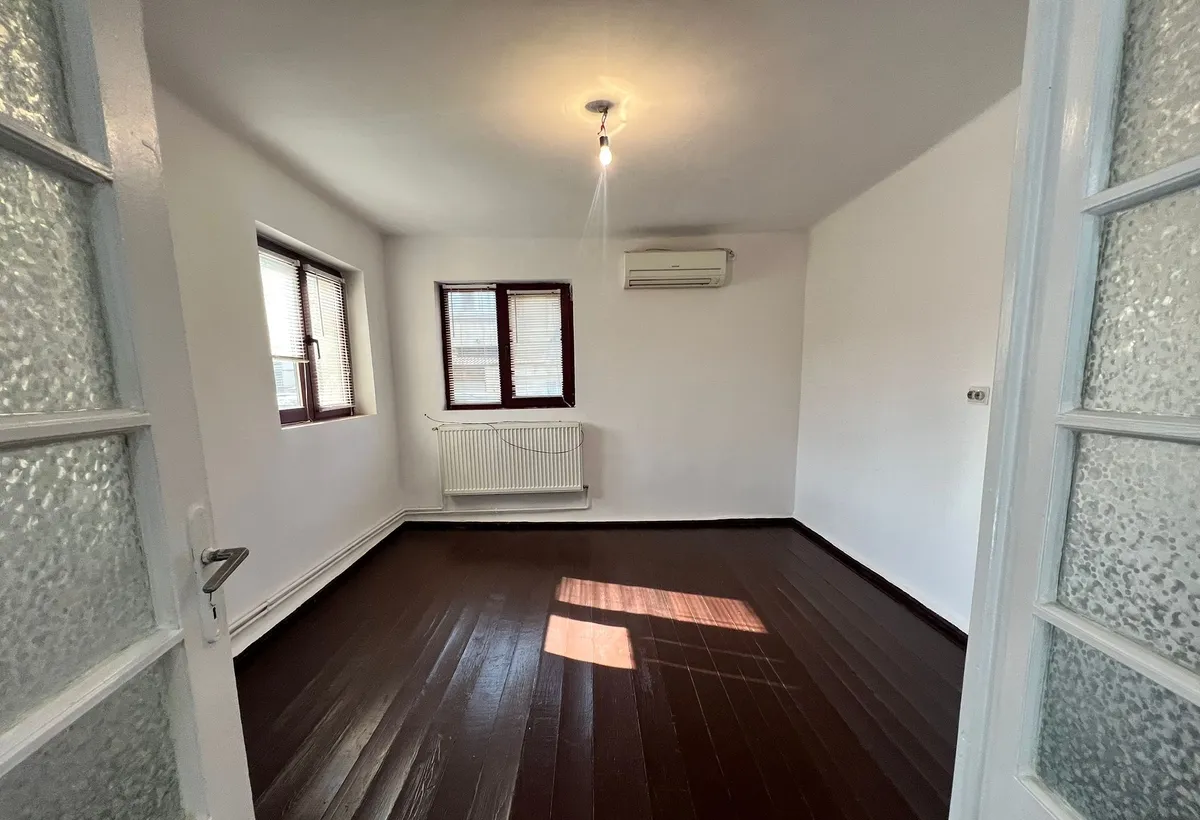 Vatra Luminoasa casa singur curte