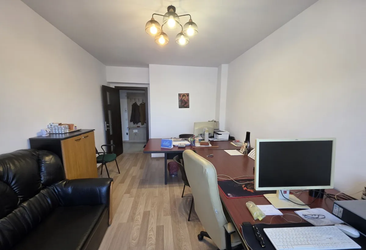 Jean Steriadi pe strada Postasului bloc 2018 loc parcare supra teran