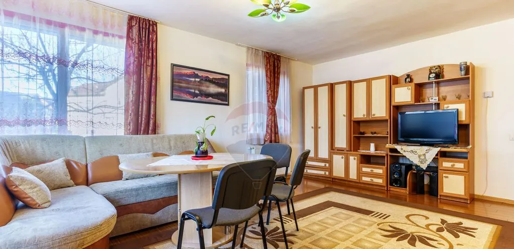 De vanzare 2 camere 58 mp parcare Str Florilor