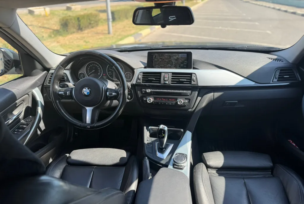 BMW f30 2014 n47 Navi mare icirc ncalzire scaune 9 700 eur