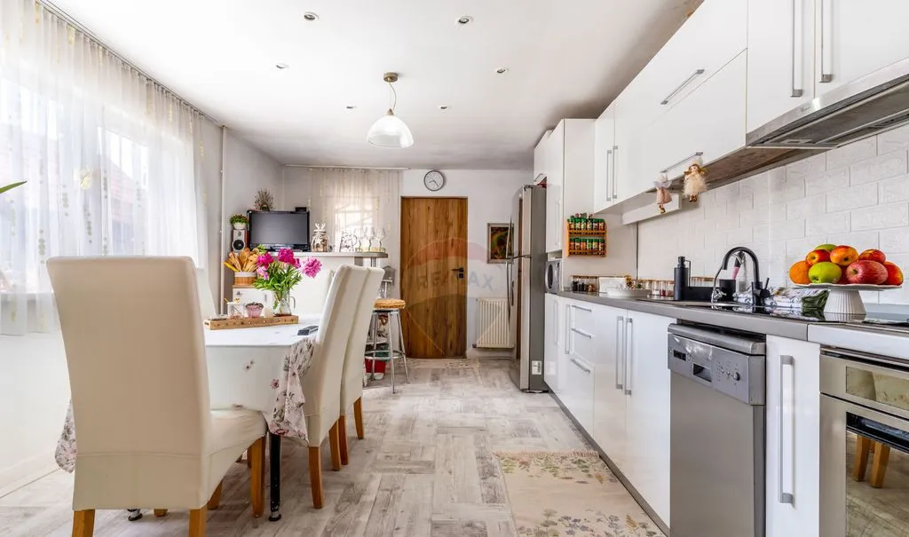 Casa 4 camere 470 mp teren Floresti Cluj