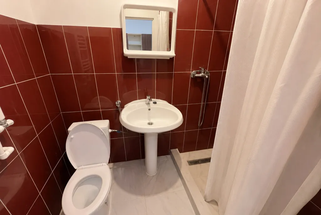 Apartament cu doua camere zona Lunei