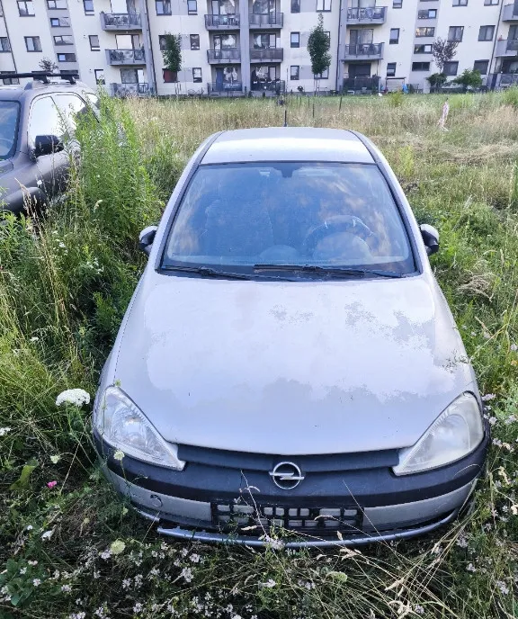 Opel corsa C 2001 400 eur