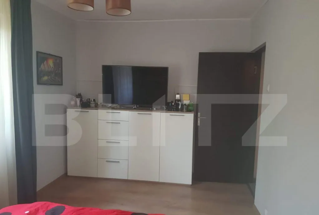 Apartament 3 camere 80 mp zona Podu de Piatra