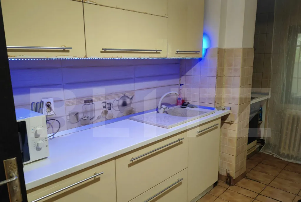 Apartament 3 camere 80 mp zona Podu de Piatra