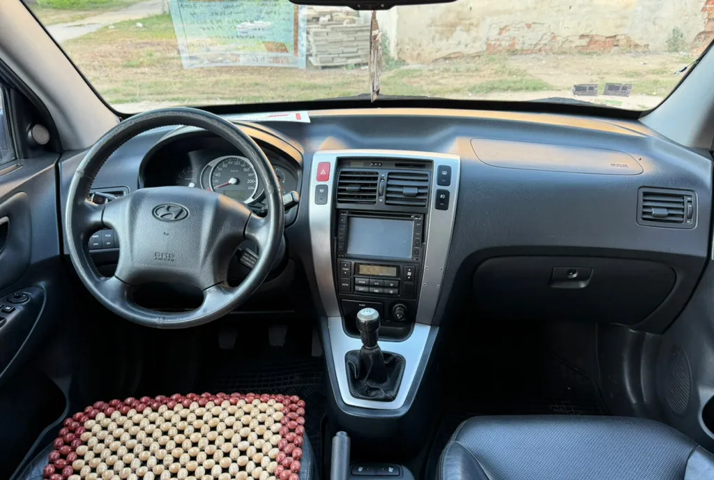 Hyundai Tucson 2 0 CRDi 4x4 / 150 000 KM / Piele / Navi / Climatronic 3 590 eur