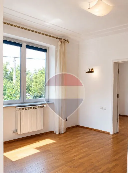 Berzei Vila 6 camere Zona ultracentrala Curte pr