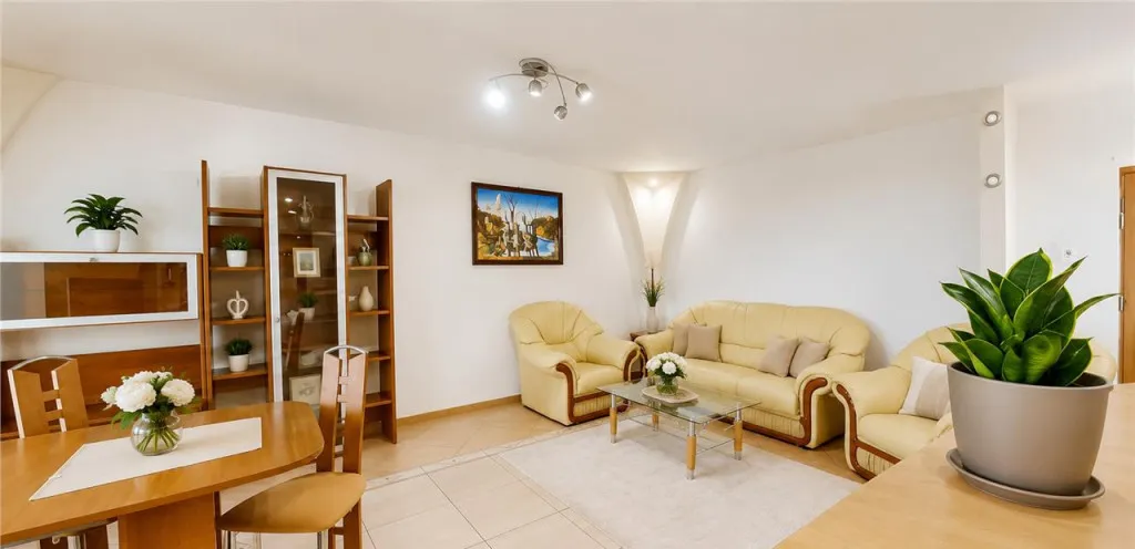 Cartierul Florilor imobil renovabil etaj intermediar zona