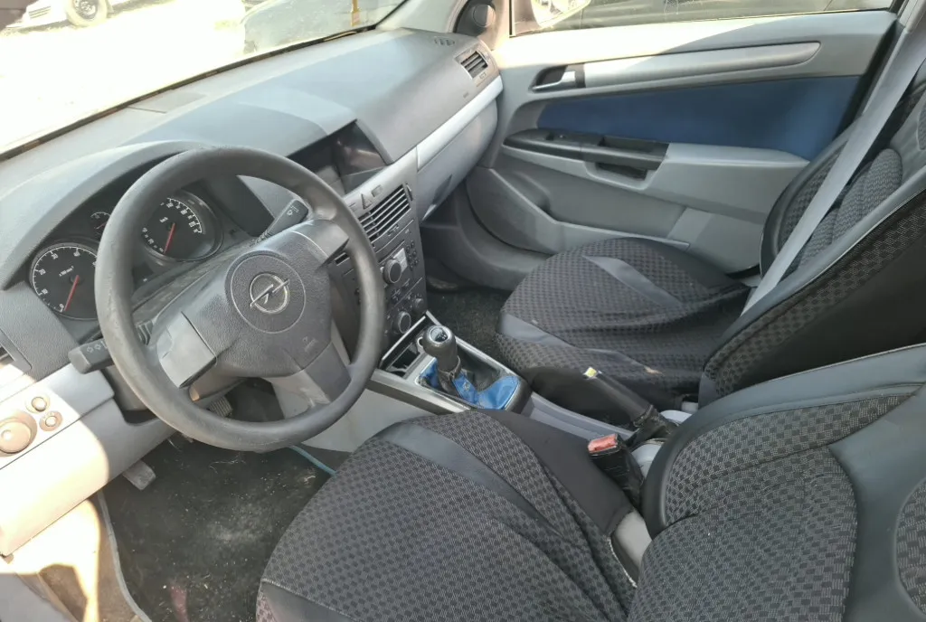 Opel astra an 2006 1 7 tdi 999 eur