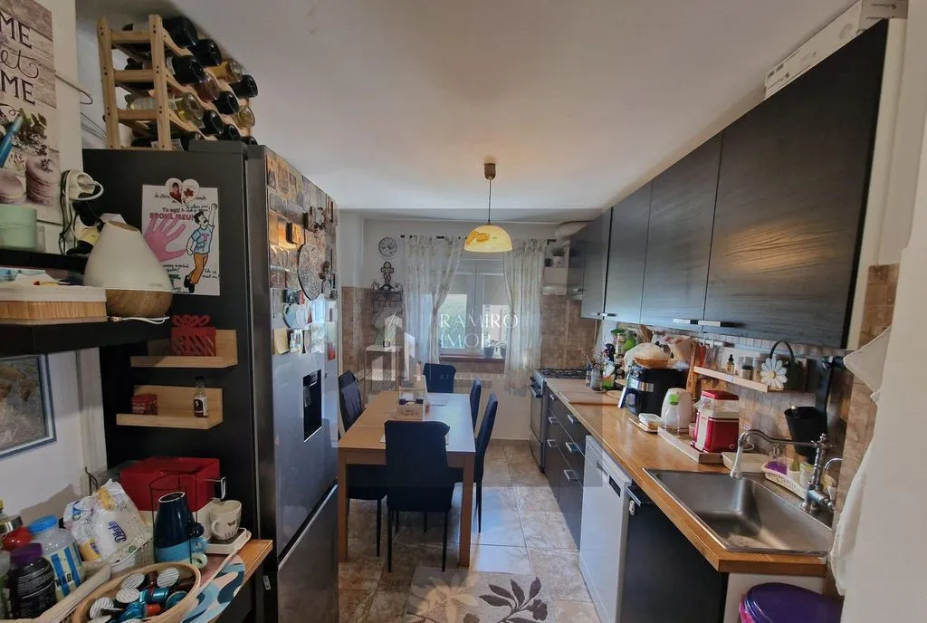 Apartament 4 camere Huedin/Piata Resita/2 locuri parcare/
