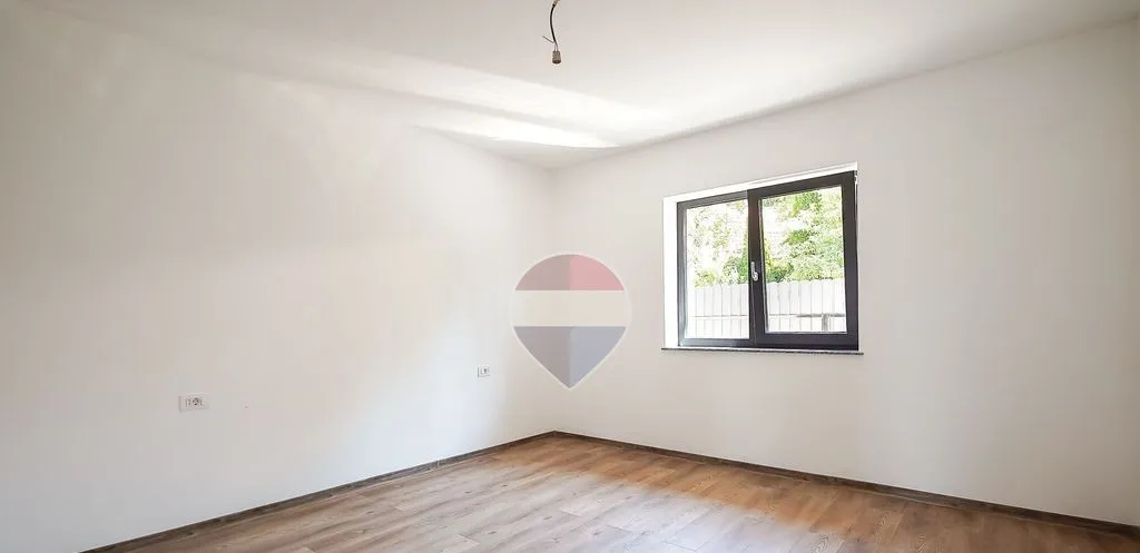 Casa noua langa Brasov curte insorita si vedere p
