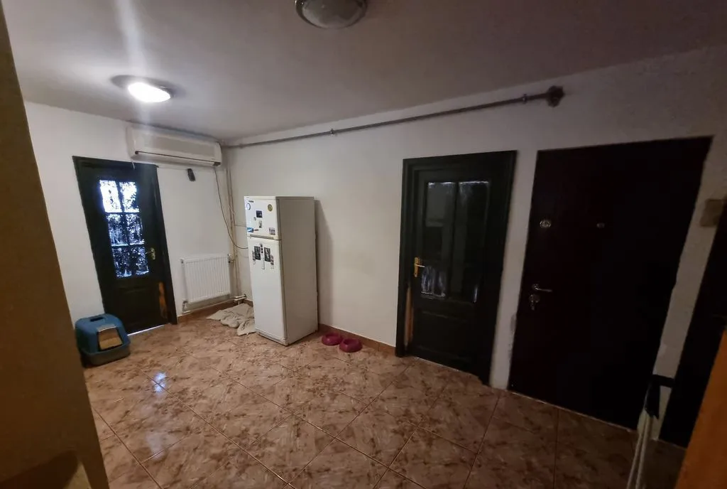 Piata farului apartament 2 camere decomandat stradal