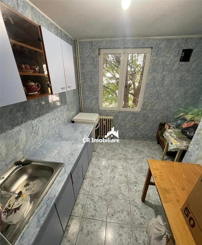 Aparatorii Patriei apartament 3 camere metrou