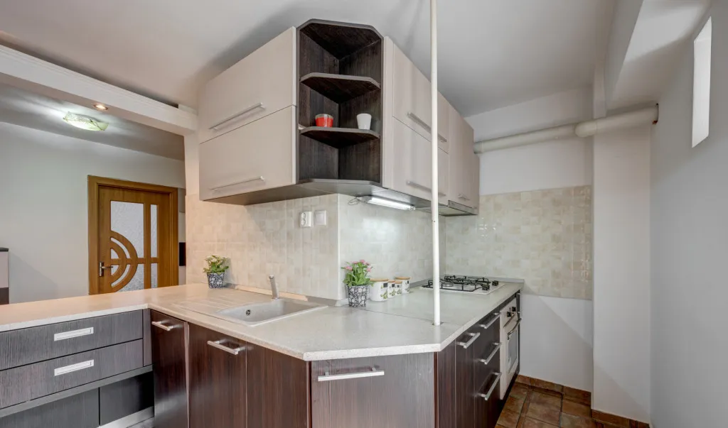 Apartament 3 camere adiacent Decebal decomandat 2 bai loc