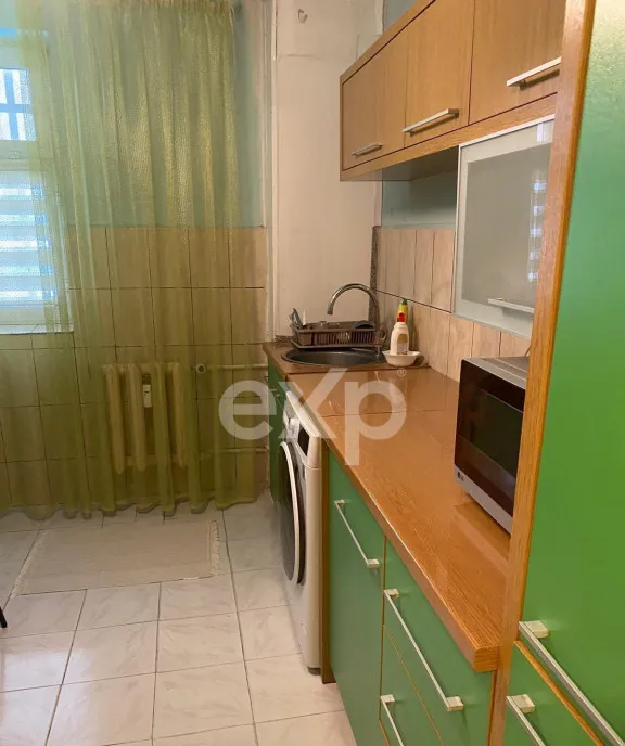 De vanzare apartament 3 camere parter zona centrala Cons