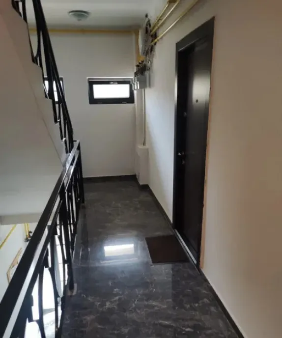 Se vinde apartament pod cu suprafata de 275 mp Floresti