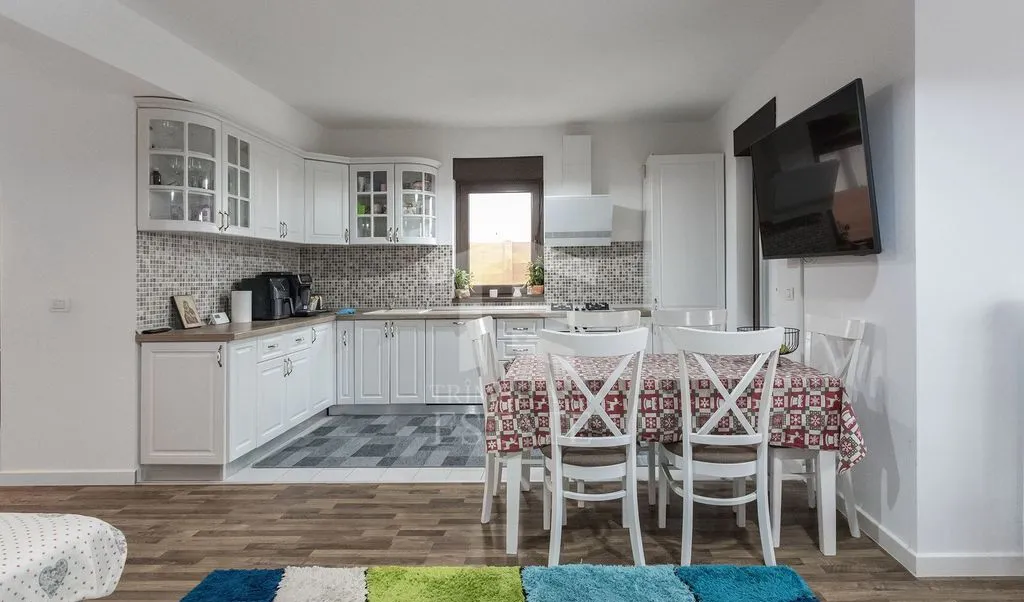Casa la pret de duplex langa padure Comisio