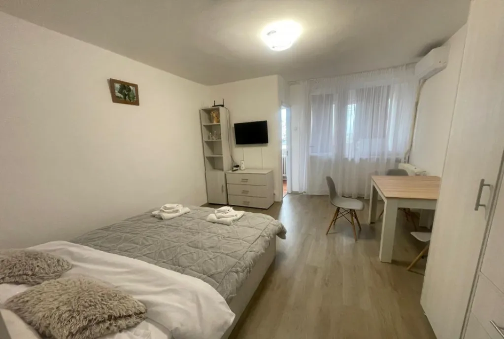 blitz / Garsoniera / Ultra Central / Calea Motilor