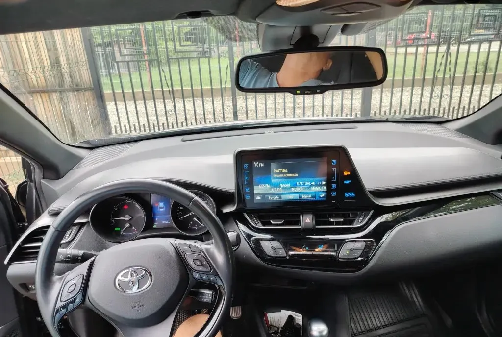 TOYOTA CHR HYBRID 17 500 eur