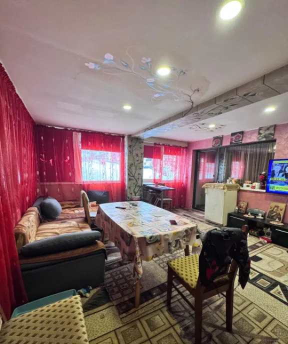 Apartament 4 camere 92 mp Zona Stejarului