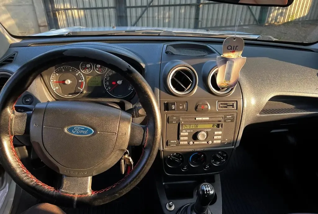 Ford Fiesta 1 2 benzina 7 500 lei