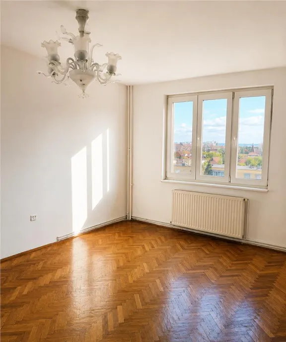 Apartament trei camere decomandat etaj2 Maurer Tractorul
