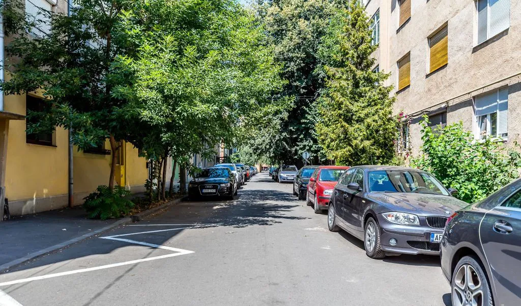 Apartament cu 1 camera balcon inchis si boxa pe str