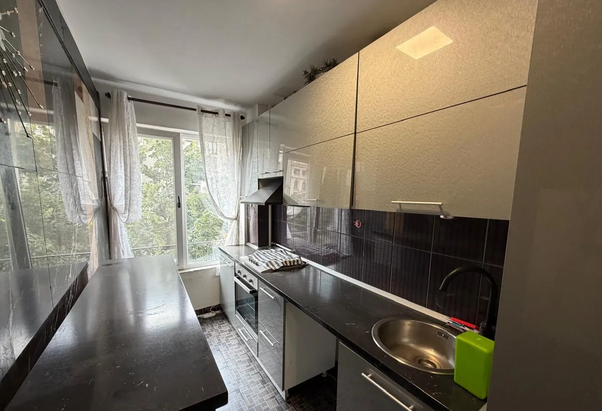 Piata Romana Coloane Magheru 1 minut metrou