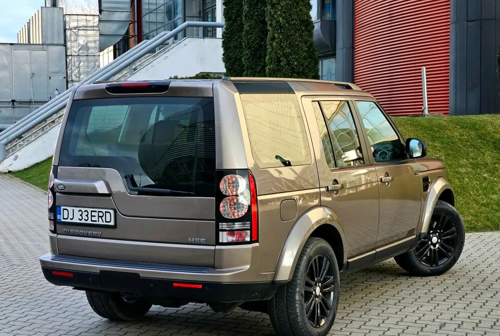 Land rover discovery 7 locuri an 2015 motor 3 0 tdi 245 cp 11 990 eur