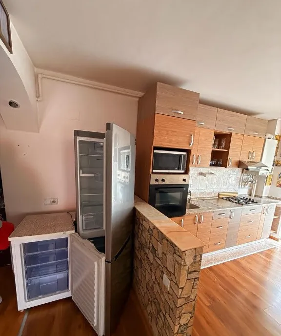 Apartament de 2 camere zona Tractorul