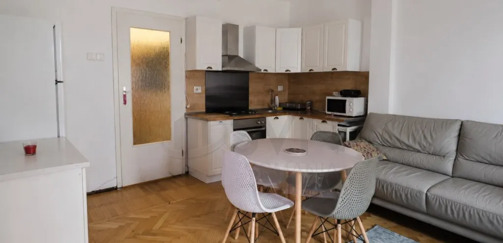Garsoniera spatioasa renovata I Nerva Traian