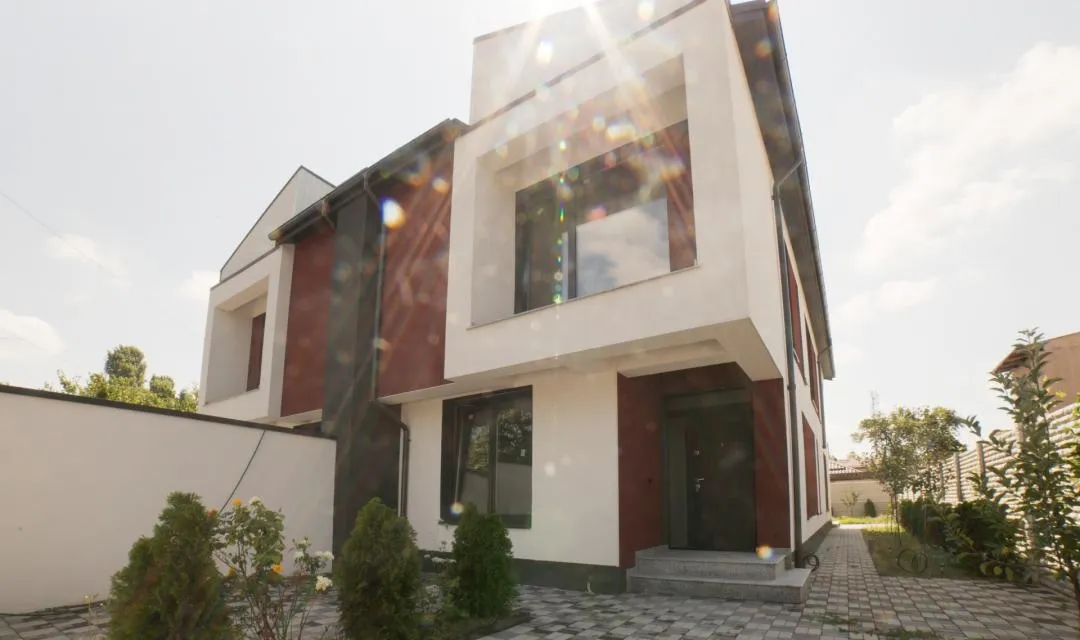 Casa noua la curte liniste cu Bucurestiul la indemana in Chitila