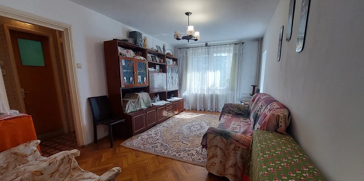 Bd Chisinau 5/8 apartament 4 camere S 87mp bloc 1984