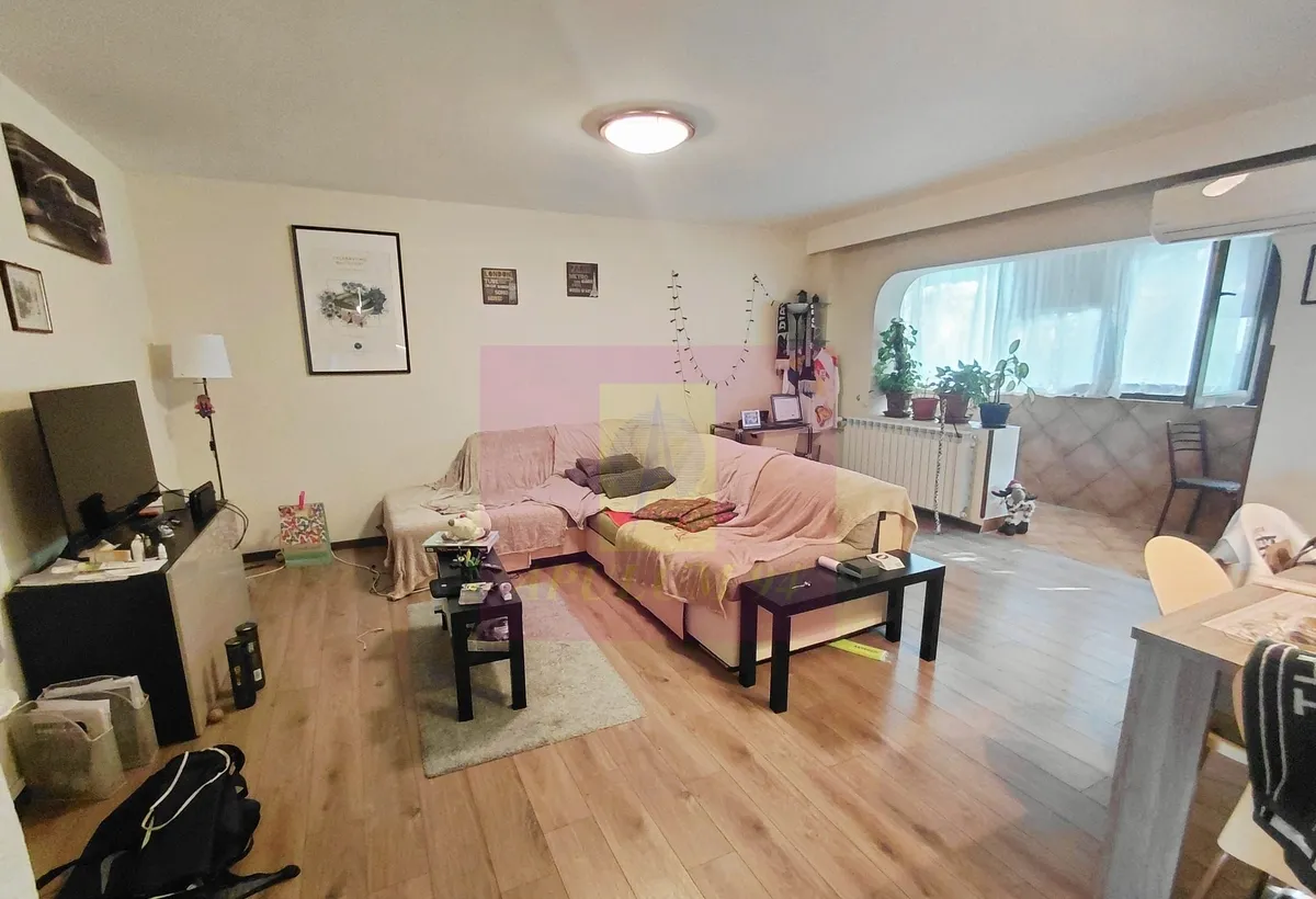 Apartament 4 camere bd Decebal adiacent