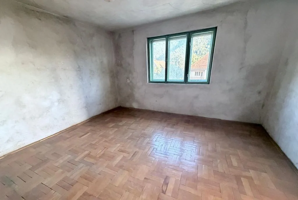 Apartament spatios la casa pret atractiv/covasna