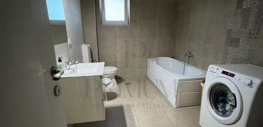 Apartament spatios 4 camere zona excelenta